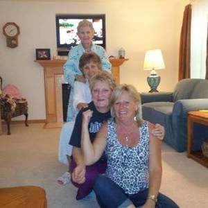 Meet your Posher, Mona